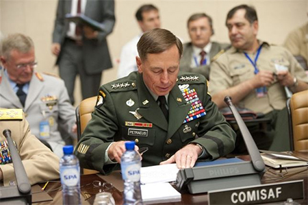 David Petraeus El FBI recomienda presentar cargos contra el exjefe de la CIA